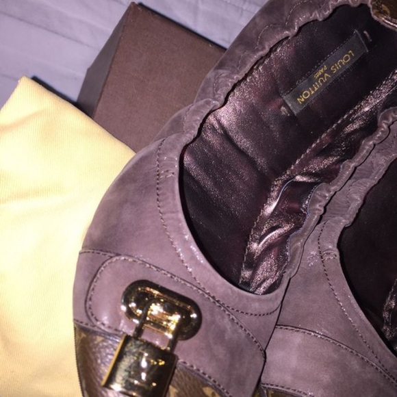 Selling my brand new Louis Vuitton - Picture 4 of 4